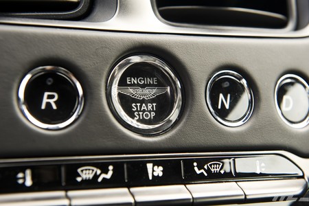 Aston Martin DB11 prueba