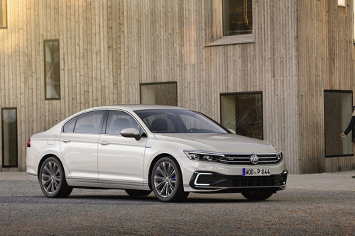 El Volkswagen Passat 2019 se pone al día en Europa como lección de lo que debería ser en América