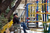 Se prohibirá fumar en los parques infantiles