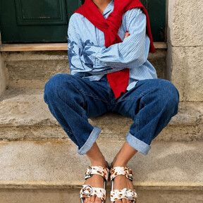 Cinco sandalias con tiras ajustables tipo Birkenstock súper elegantes y cómodas para los pies hinchados  