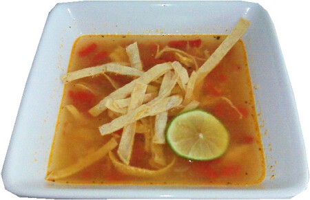 Cómo hacer sopa de lima, receta de la cocina yucateca con la receta y trucos del chef Oropeza 