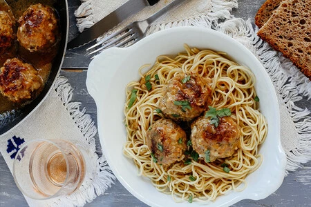 Albóndigas de cerdo en salsa de champiñones. Receta reconfortante