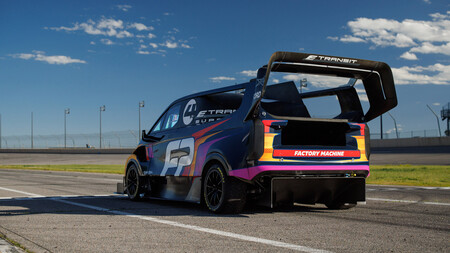 Ford Transit Supervan 3