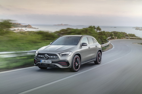 El Mercedes-Benz GLA 2021 evoluciona en una segunda generación tan chic como aventurera
