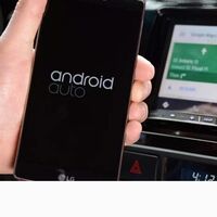 Cómo ver vídeos de YouTube y del móvil en el coche usando Android Auto 