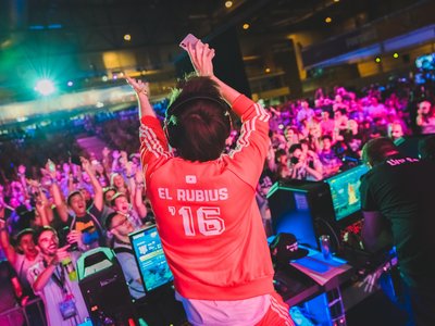 YT Battle Royale de Fortnite, el torneo de ElRubius con 100 youtubers sobrepasó los 700.000 espectadores en vivo