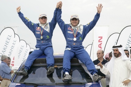 Carlos Sainz en el desierto de Dubai