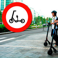 Pronto empezarás a ver una nueva señal de la DGT que no va a gustar un pelo a los que se mueven en patinete. Gijón ha dado el primer paso