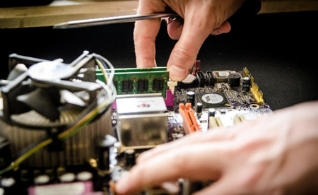 ¿Cuál es el periodo de vida útil de la tecnología en la empresa?