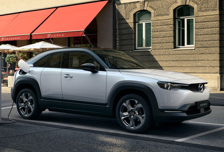 El Mazda MX-30 ya tiene precio en España: un SUV eléctrico desde 34.375 euros para competir con el Kia e-Niro