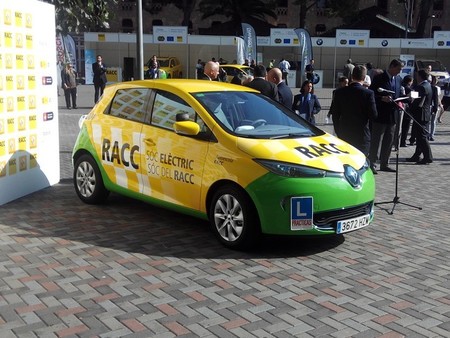 Si vives en Barcelona, ya te puedes sacar el carnet de conducir con un Renault ZOE