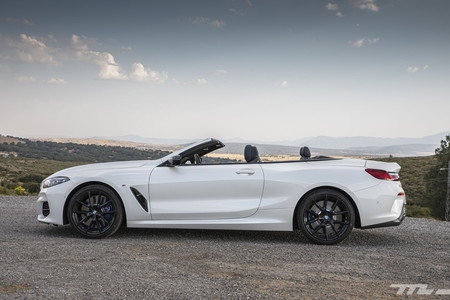 BMW M850i Cabrio lateral