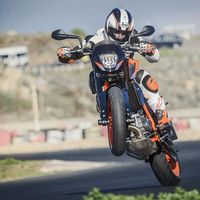 Si tienes una KTM 690 Duke o 690 Duke R atento: llamada a revisión para todas las unidades de 2012 a 2016