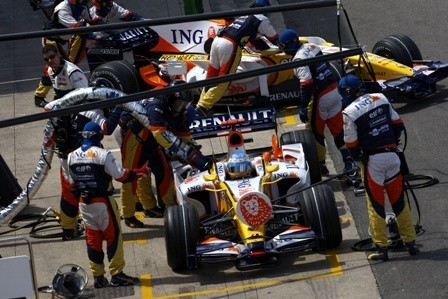 Renault pide menos errores a sus pilotos