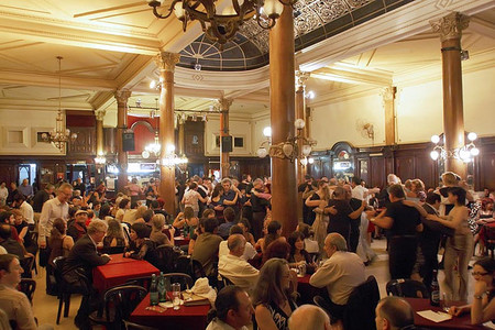 Dónde ver y bailar tango de verdad en Buenos Aires