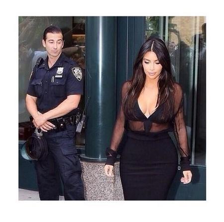 Qué guasa tiene Kim Kardashian con su culete respingón