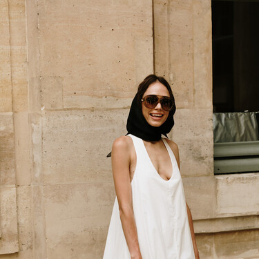 Lefties se propone ahorrar espacio en nuestro armario con el nuevo bolso color oliva convertible en bandolera y en cartera de noche 