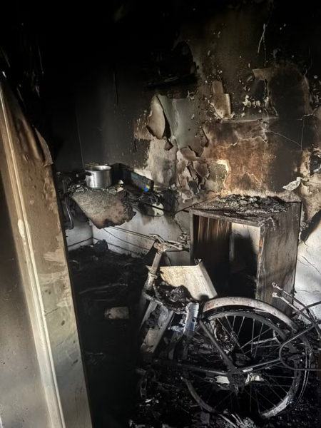 Apartamento queimado após incêndio.
