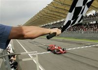 Kimi Raikkonen devuelve la calma a Ferrari