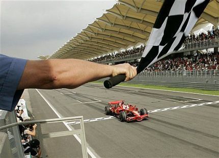 Kimi Raikkonen devuelve la calma a Ferrari