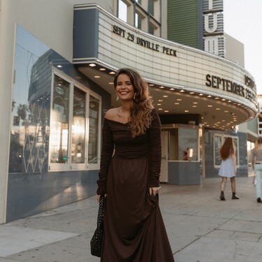 Así es el vestido color chocolate de Ralph Lauren más elegante que llevaremos día y noche