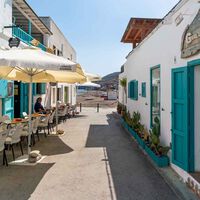 He recorrido media España en camper y he encontrado el pueblo pesquero perfecto: un oasis detenido en el tiempo en pleno Cabo de Gata