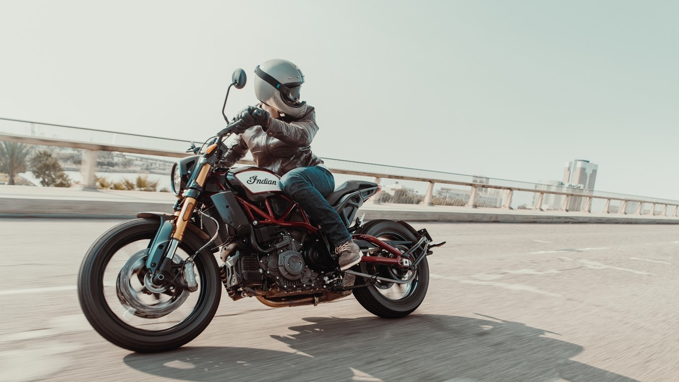 ¡Sublimes! Las Indian FTR1200 y FTR1200S son dos tracker deportivas con 121 CV y estilo 100% americano