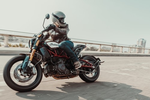 ¡Sublimes! Las Indian FTR1200 y FTR1200S son dos tracker deportivas con 121 CV y estilo 100% americano