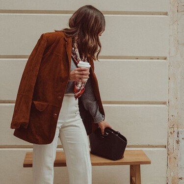 Pikolinos arrasa con los botines burdeos que amarán las mujeres de +50 y +60 que quieren llevar tacón sin renunciar a la comodidad