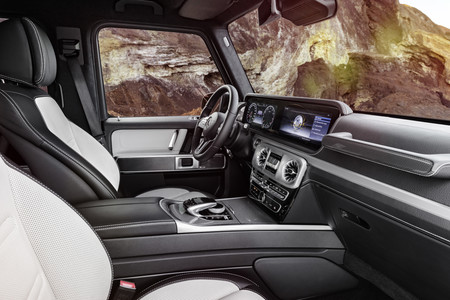 ¿Esto era un coche militar? El interior del Mercedes-Benz Clase G 2019 no escatima en lujos