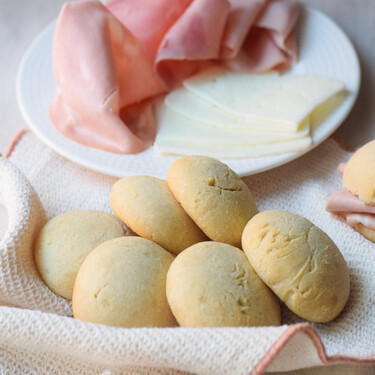 Cómo hacer panecillos caseros, una receta rápida y sencilla para desayunos y meriendas