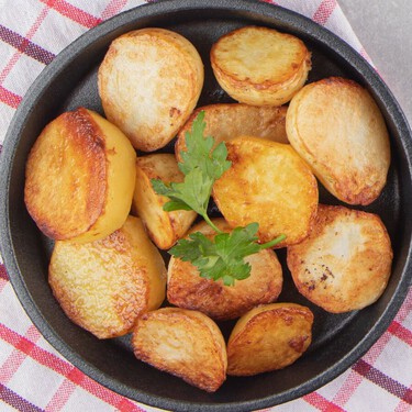 Los cocineros coinciden: “Para que las patatas asadas queden doradas, no añadas más aceite, sino 2 cucharadas de almidón de maíz” 