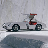 Hola, coche más caro de la historia: alguien habría pagado 135 millones de euros por un Mercedes 300 SLR, lo mismo que cuesta 'El Grito' de Munch