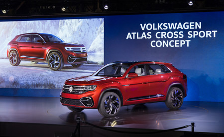 El Volkswagen Atlas de cinco plazas se llama Cross Sport y además es un híbrido enchufable