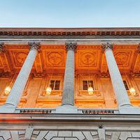 En París hay un poderoso club automovilístico donde todavía no admiten mujeres, aunque sean CEO de grandes marcas