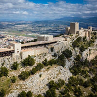 Este Parador con vistas a un mar de olivos es tan impresionante que inspiró al mismo Charles de Gaulle