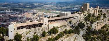 Este Parador con vistas a un mar de olivos es tan impresionante que inspiró al mismo Charles de Gaulle