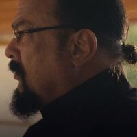 Steven Seagal presenta su primera película en seis años. Así luce el regreso de la estrella del cine de acción