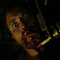 Ya en HBO Max una estupenda película de terror con maldiciones milenarias, una familia traumatizada y pedicuras pasadas de rosca