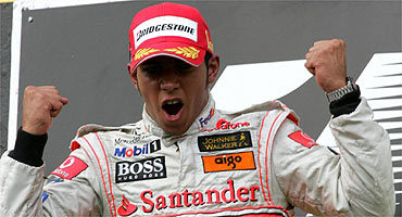 Hamilton aprovecha el favor de la FIA