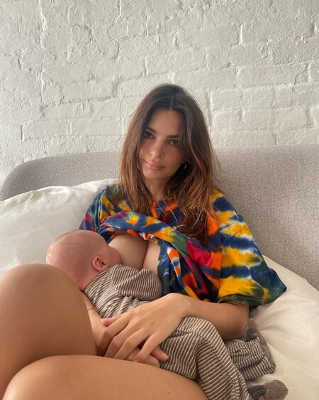 "Si parece que siempre estoy amamantando es porque lo estoy", el sincero mensaje de Emily Ratajkowski sobre la lactancia