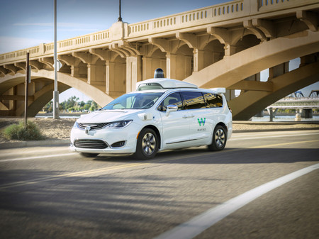 Waymo One, el primer servicio de movilidad autónoma, comenzó a funcionar oficialmente en Arizona