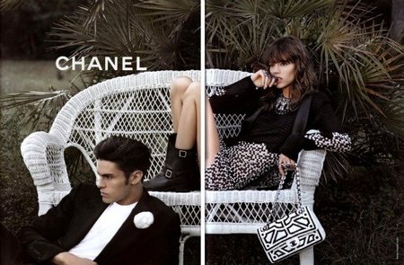 La única imagen masculina hasta ahora publicada de la campaña Primavera-Verano 2011 de Chanel