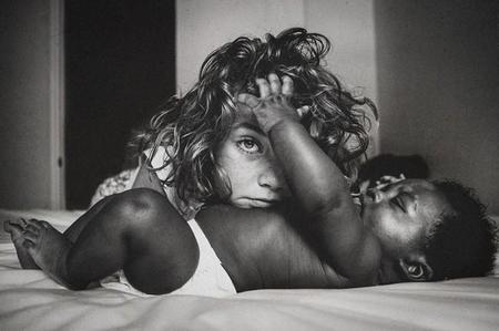 "Blended", la expresión del amor hacia un nuevo miembro adoptado a través de una serie fotográfica