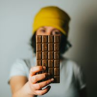 Algo extraño está pasando con la crisis del chocolate en España: los hogares consumen menos, pero mejora el negocio