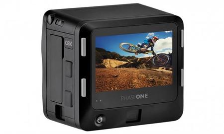 Phase One ha presentado su nuevo respaldo digital IQ250 con sensor CMOS de 50 Mpx