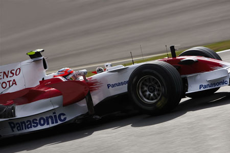 Toyota amenaza el cuarto puesto de Renault
