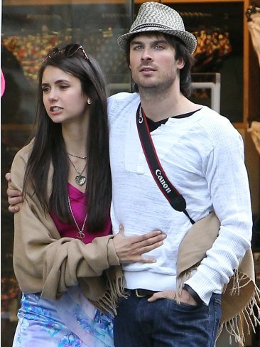Ian Somerhalder y Nina Dobrev, tórtolos parisinos... con carabinas