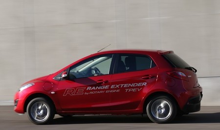 El motor Wankel se cuela en un Mazda 2 eléctrico para extender su autonomía