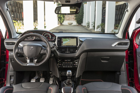  Peugeot 2008 interior